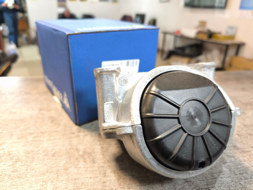 Опора двигателя LMI правая AUDI a (b8) a6(c7)/a8 q5 2008-12