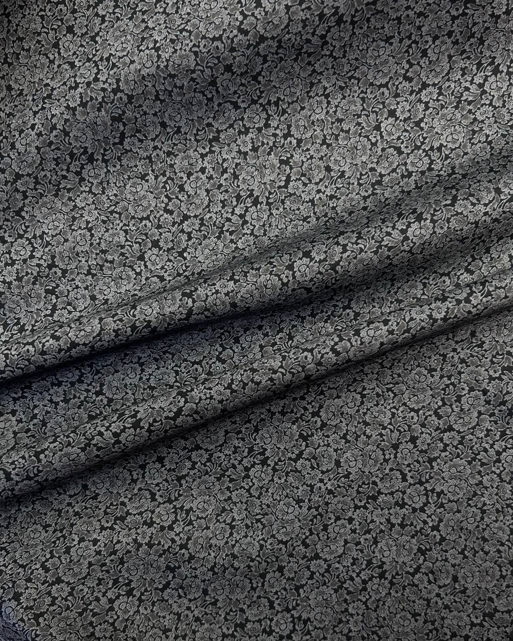 Хлопок Liberty черный с серым цветочным узором