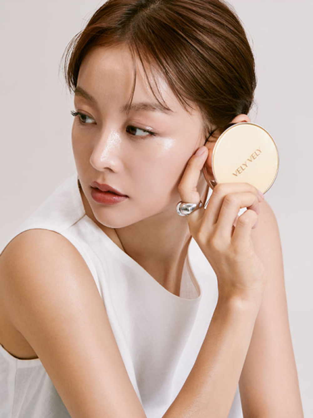 Vely Vely Тональная основа-кушон с рефилом – 23 натуральный Aura Honey Glow Cushion – Natural 15 гр х 2 шт