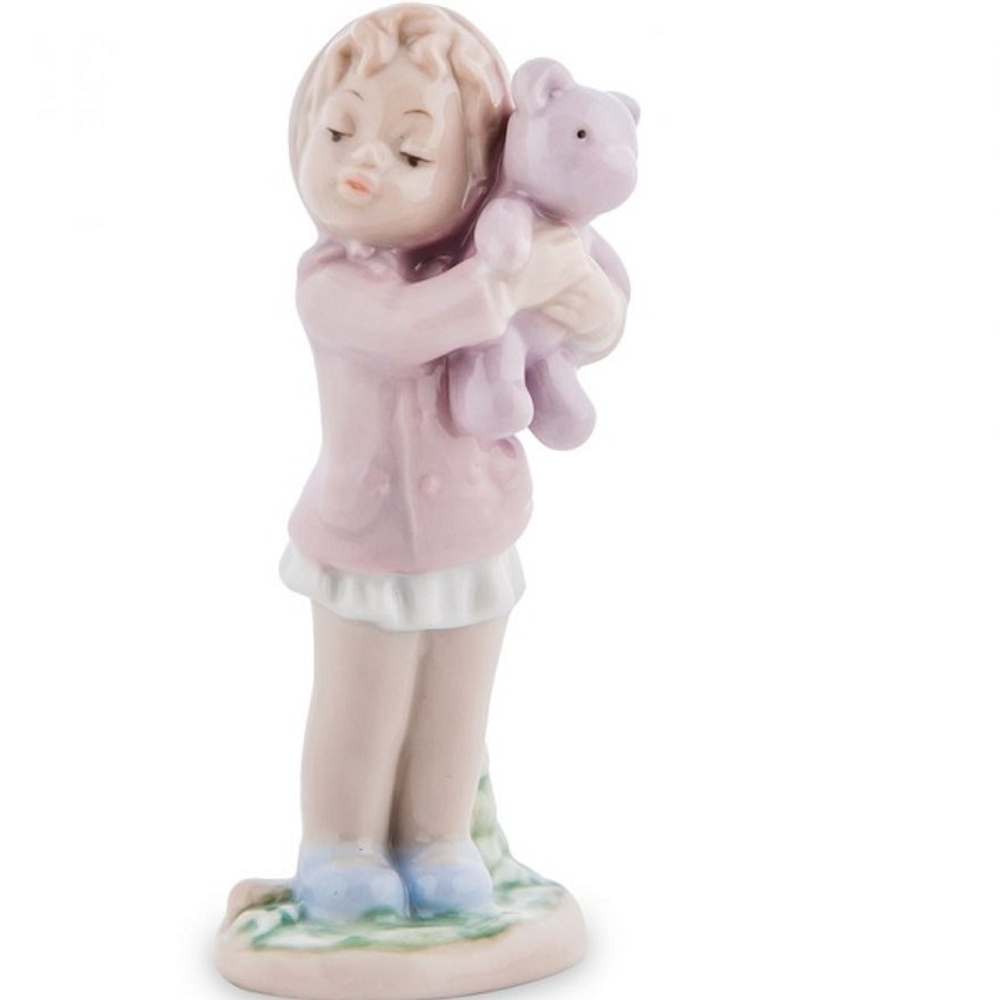 Девочка и плюшевый мишка