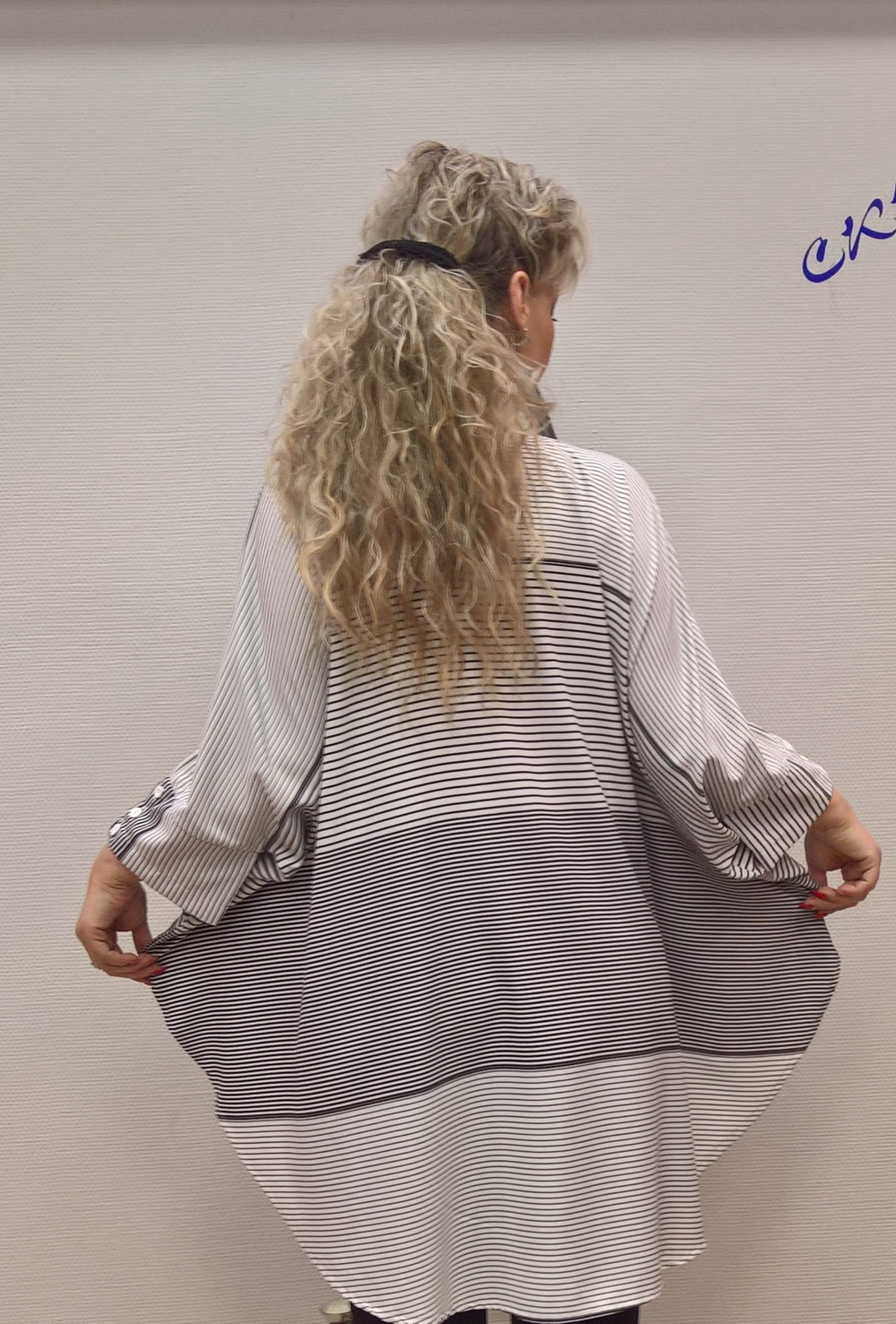 Блузон-пончо в полоску с полукруглым низом