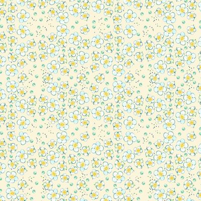 Цветы земляники на бежевом фоне