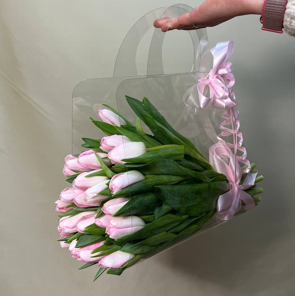 25 розовых тюльпанов в сумочке