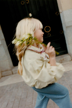 ZARA КУРТКА С КРУЖЕВОМ, ЦВЕТ СЛИВОЧНОГО МАСЛА