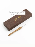 крючок с ручкой из зеленого сандала