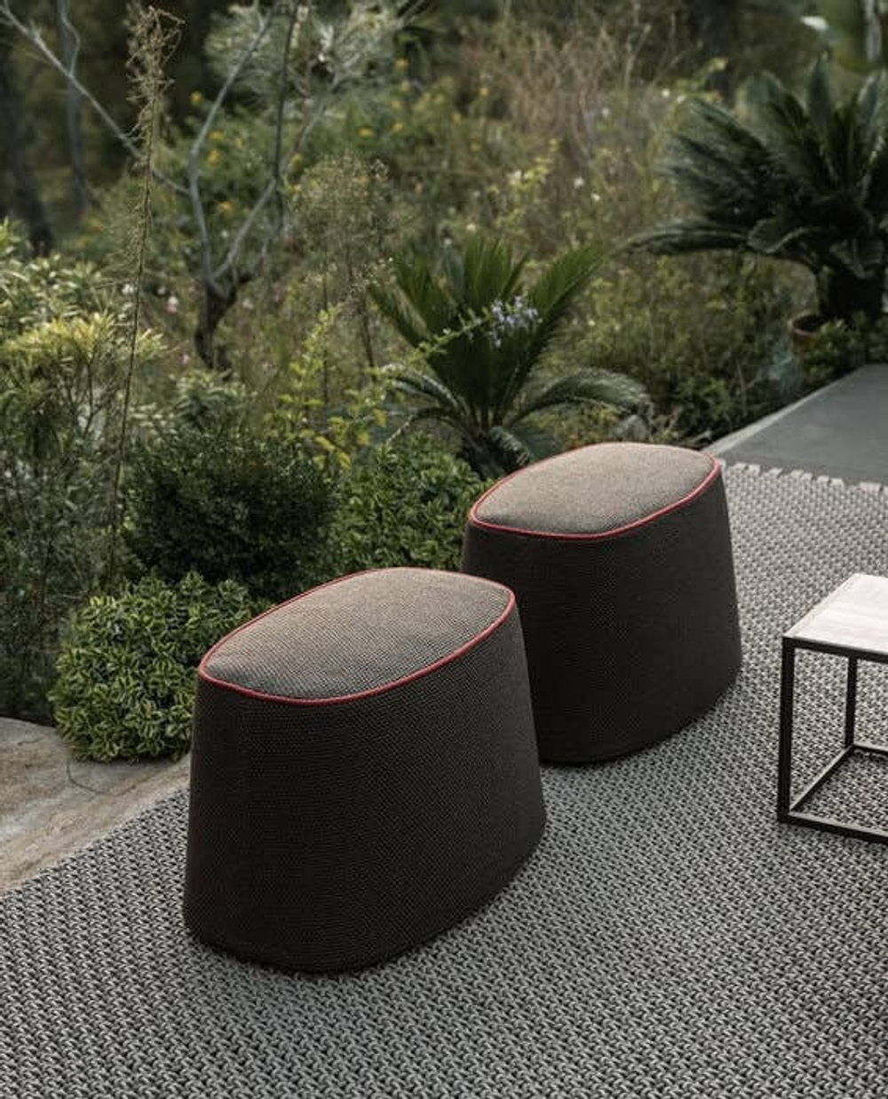 Пуф B&B Italia Frank Outdoor