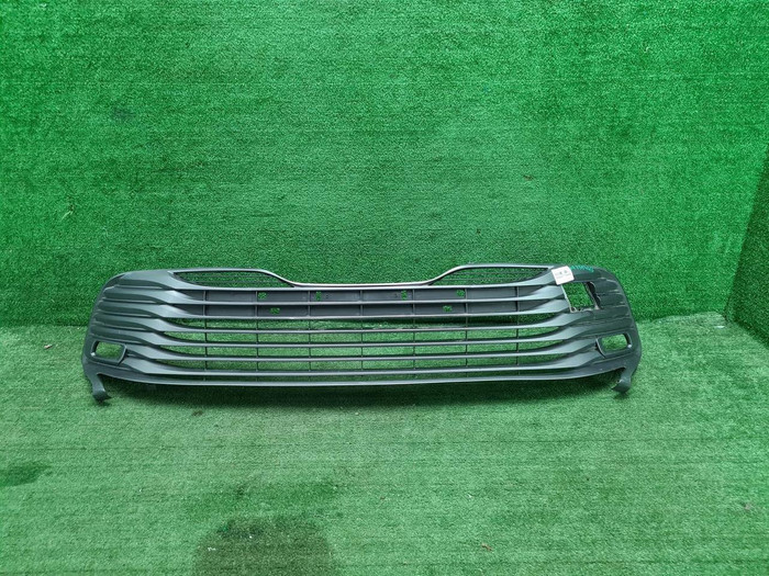 Решетка переднего бампера Toyota Camry xv70 17-21