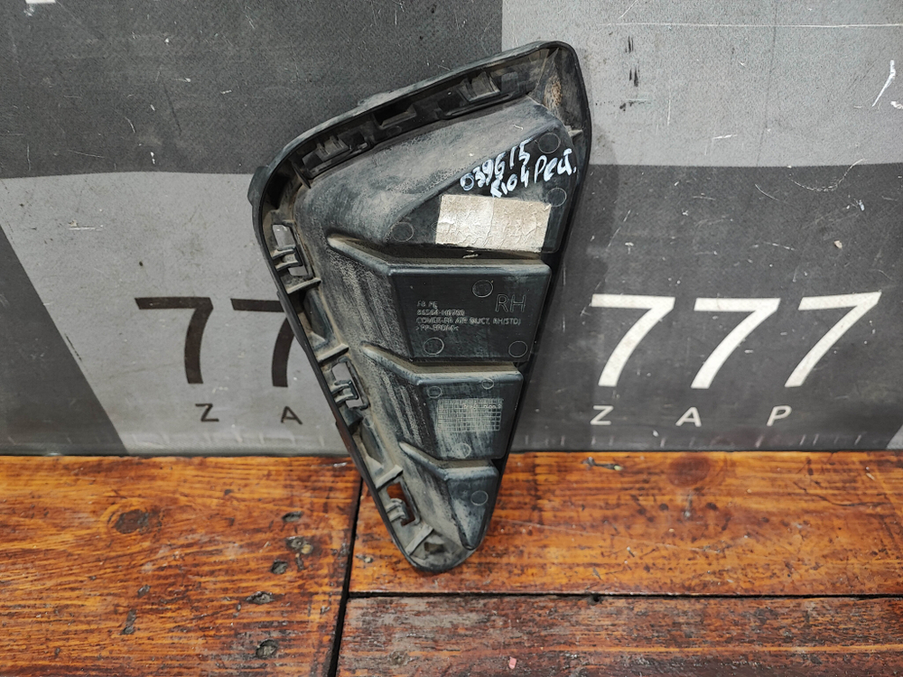 Накладка переднего бампера правая Kia Rio 4 (FB) 20-нв Б/У Оригинал 86564H0700