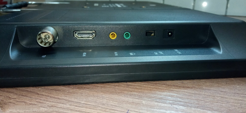 Автомобильный телевизор XPX EA-188D DVB-T2 (18") (черный)