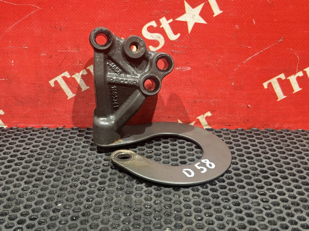 Кронштейн глушителя