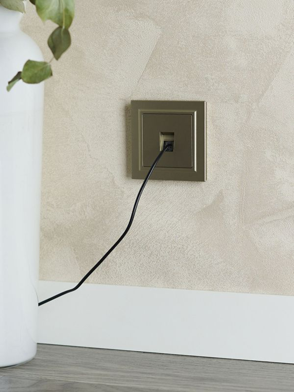 Розетка компьютерная СП RJ45 кат.5E BRITE РК10-БрШ механизм шампань IEK BR-K10-1-K37