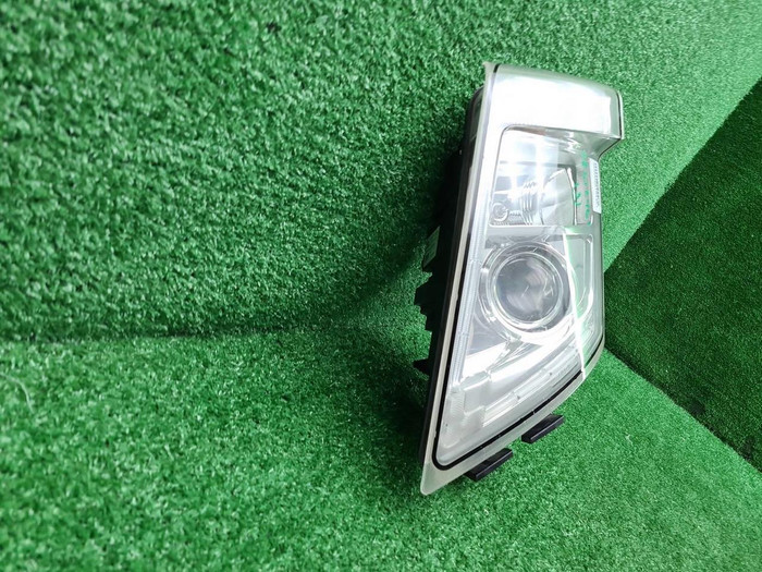 Фара левая Volvo FH 4 (2013-н.в.) галоген