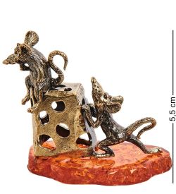 Народные промыслы AM- 473 Фигурка «Мыши похитительницы сыра» (латунь, янтарь)