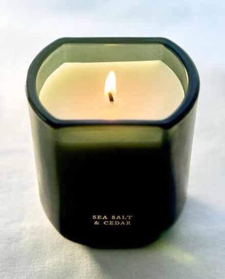 Zara Home Свеча ароматическая Sea Salt & Cedar 220 г, растительный воск, аромат древесный, Коричневый