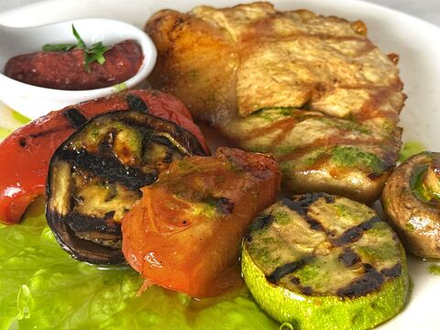 Куриная грудка с овощами гриль (100/100/30 гр.)
