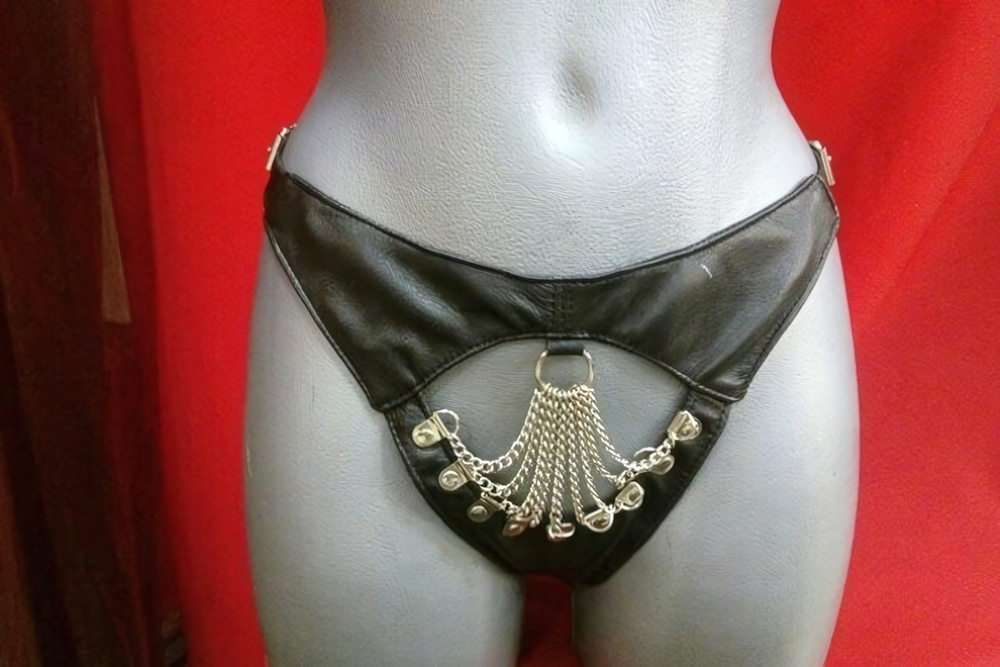 Трусики женские с цепочками (Цвет: черный)