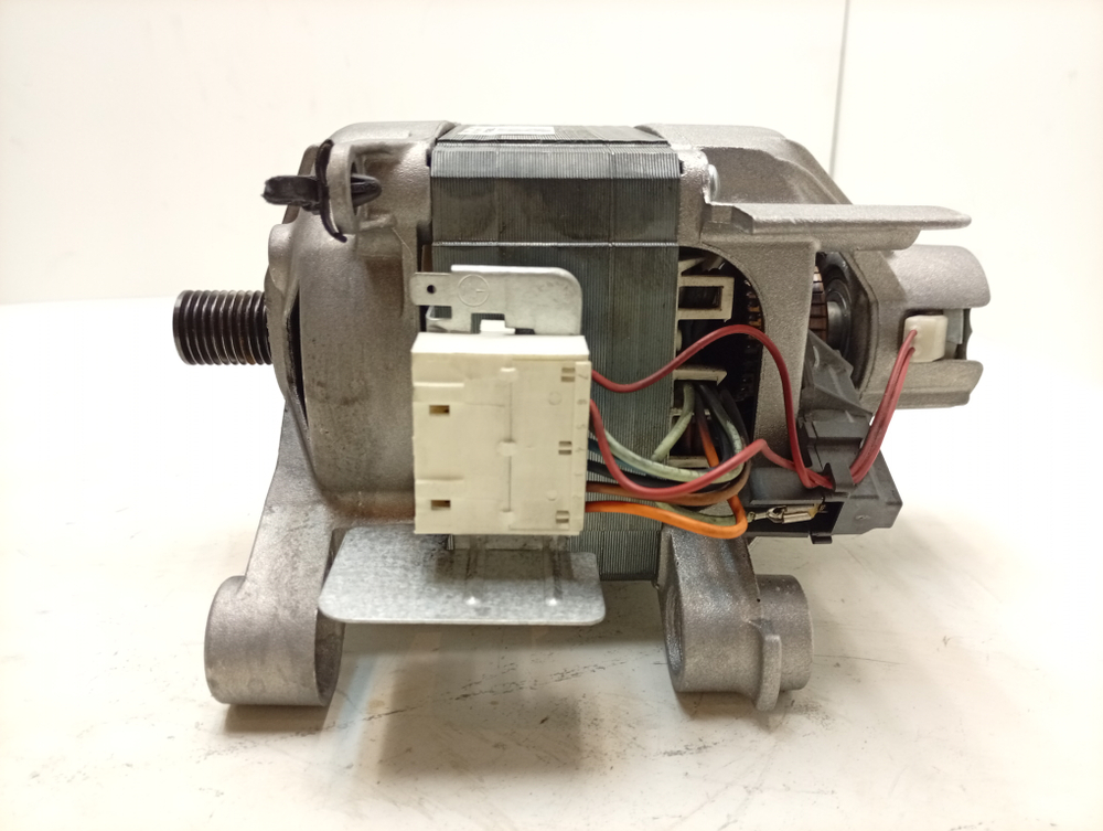 AWS71212 кт20 Двигатель для стиральных машин Whirlpool 480111102595 7 контактов б/у