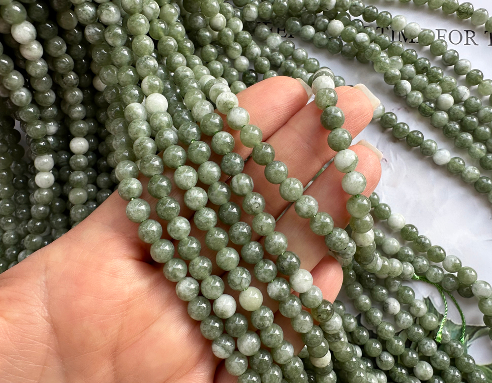 Нить бусин из тонированного кварца 6мм, гладкие