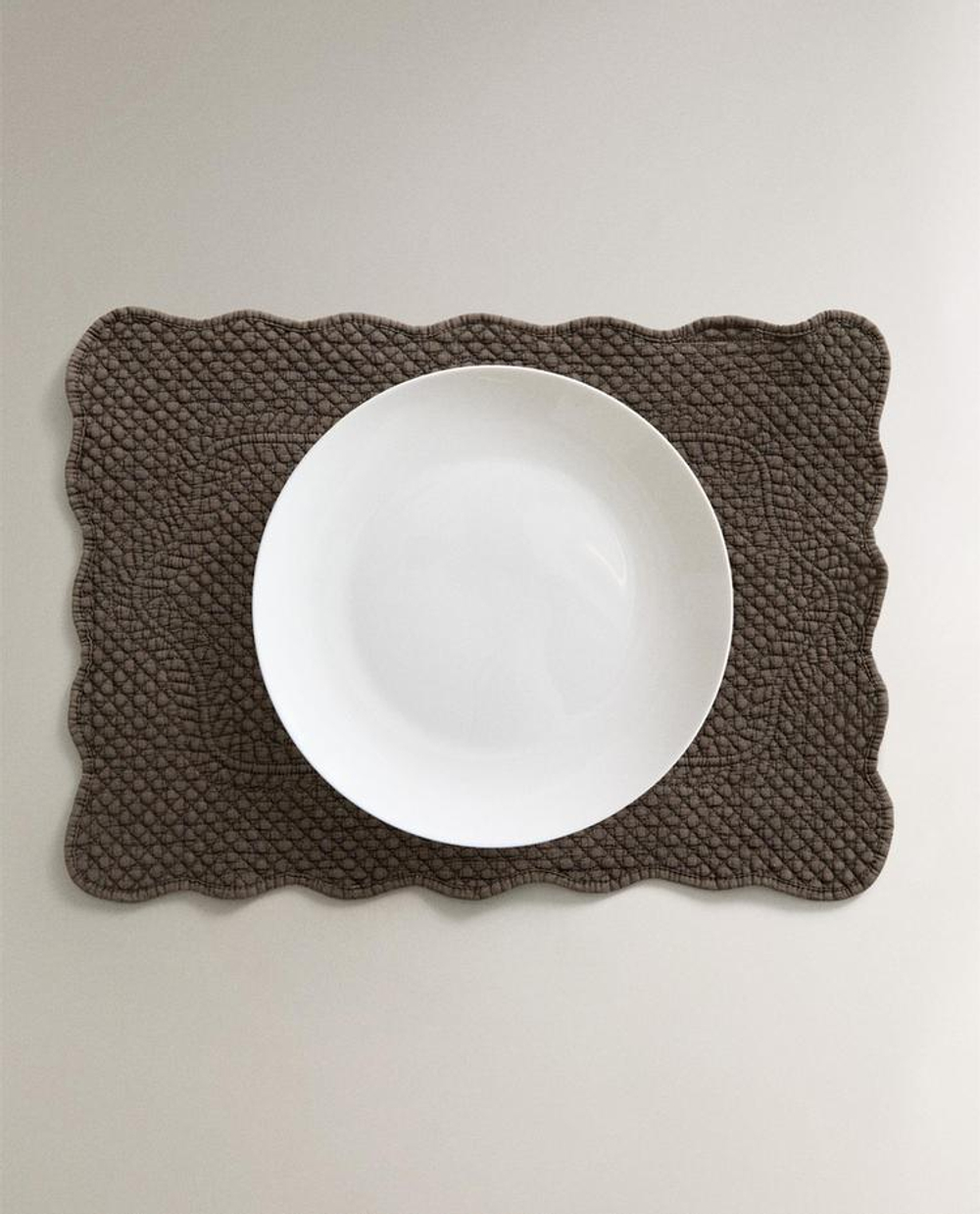ZARA HOME СТЕГАНАЯ ПОДСТАВКА ПОД СТОЛОВЫЕ ПРИБОРЫ, КОРИЧНЕВЫЙ