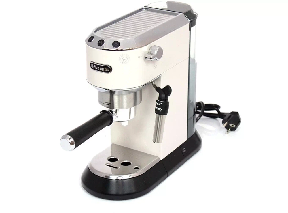Кофеварка рожковая DeLonghi EC685.BK (q)