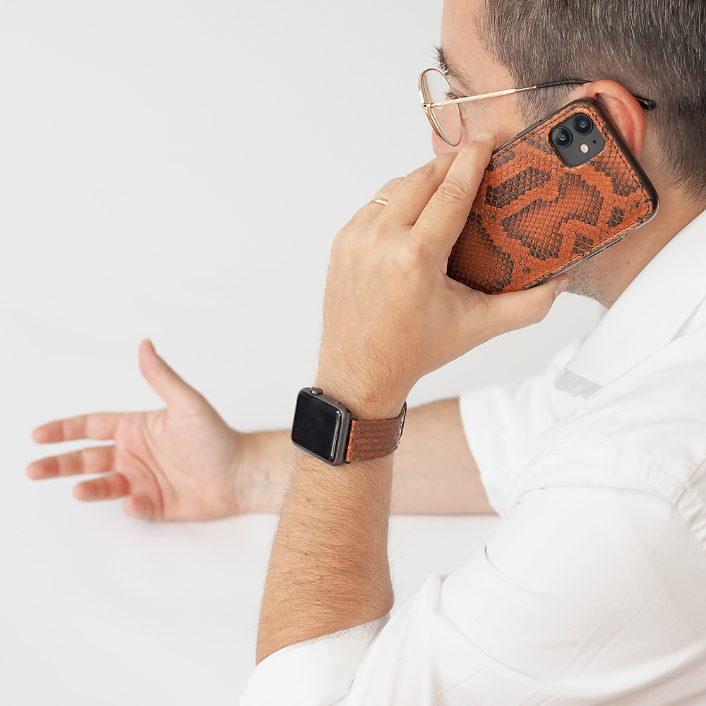Ремешок для Apple Watch 44/45/46 mm из кожи питона, цвета Коньяк