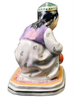 Фарфоровая статуэтка "Маленькая хозяйка" ДФЗ