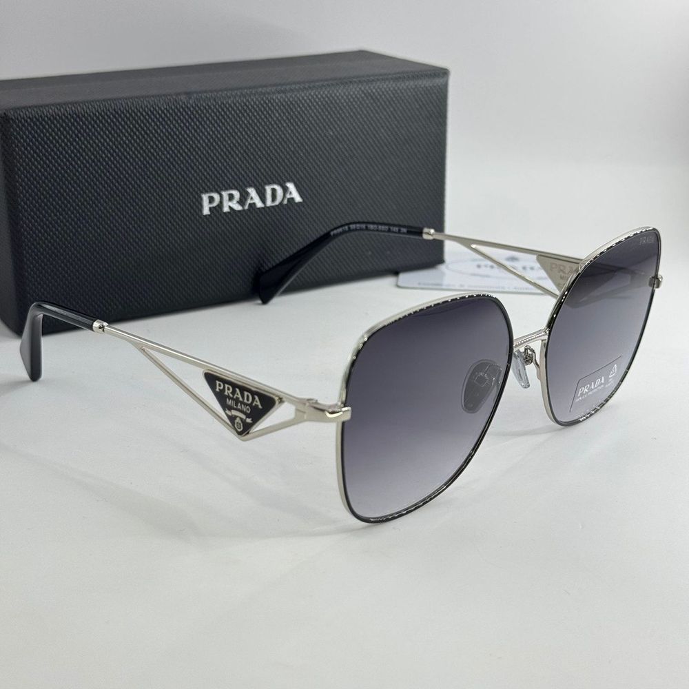 Солнцезащитные очки Prada