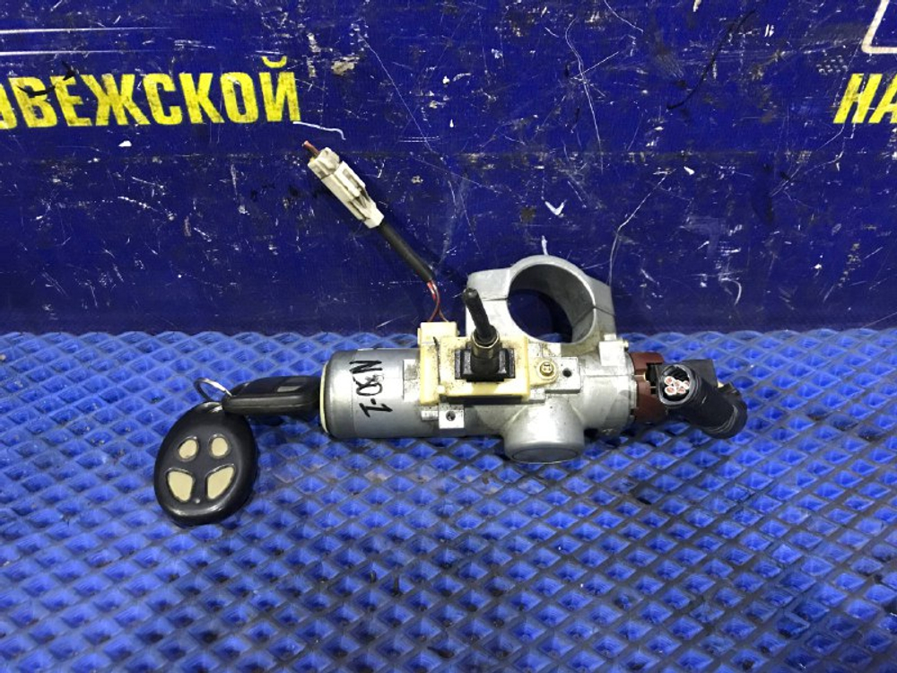 Замок зажигания NISSAN R’NESSA 1999