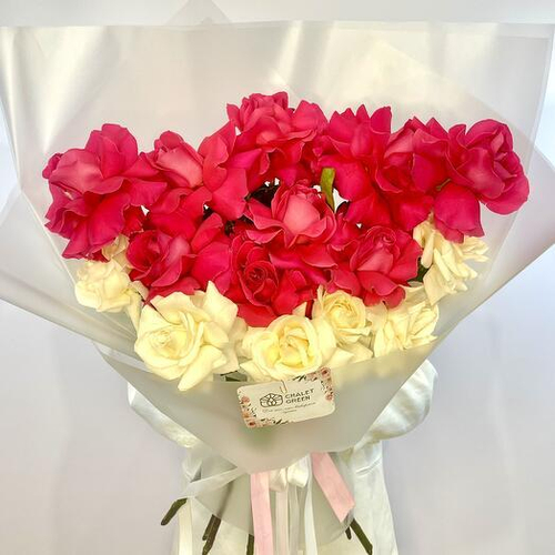 Монобукет из 17 французских роз Пинк Флойд и Венделла. Монобукет 055 Chalet Green