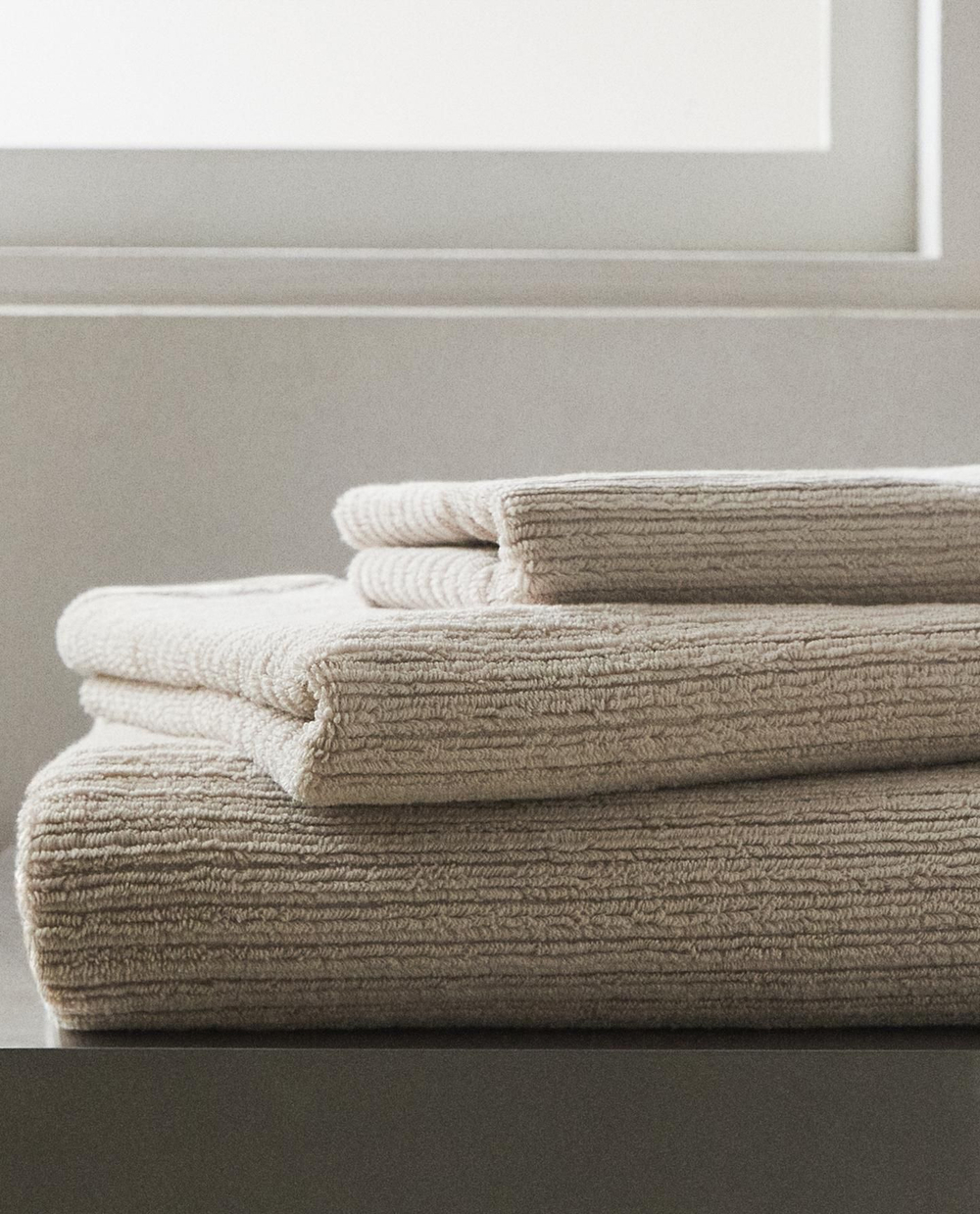 Zara Home - Ребристое полотенце для ванной с текстурой, бежевый, 30х50 см