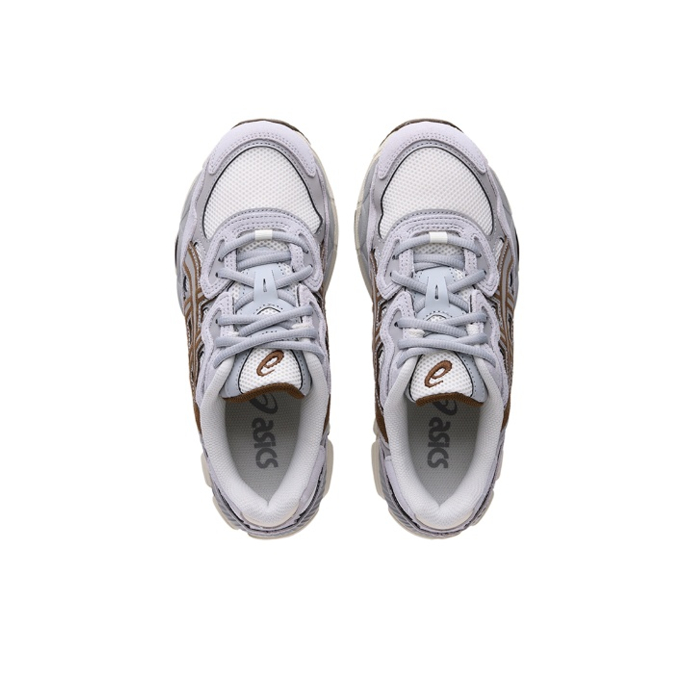 alt="Кроссовки ASICS GEL-NYC 1203A383-114 кремово-серая расцветка вид спереди"