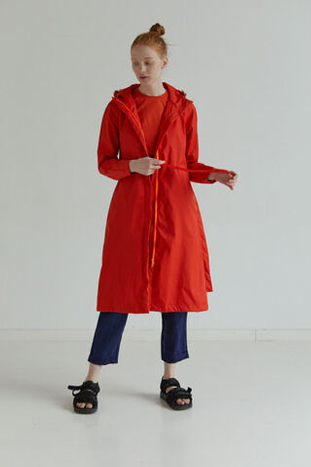 Плащ из мембраны оранжевого цвета