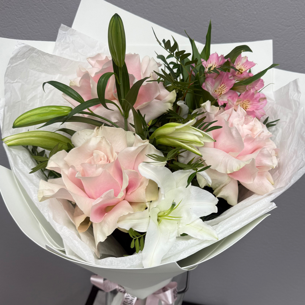 Букет из французских роз и лилии