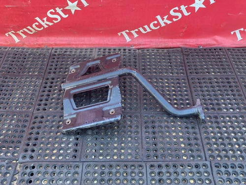 Кронштейн крыла переднего правого 2024г