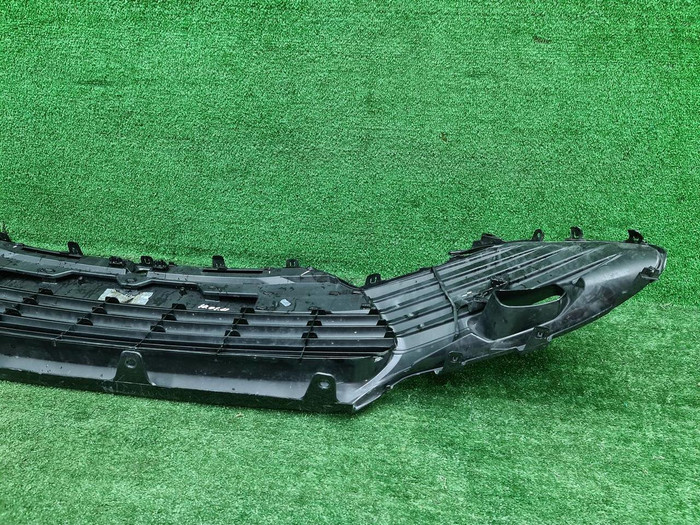 Решетка переднего бампера Toyota Camry XV70 20-нв