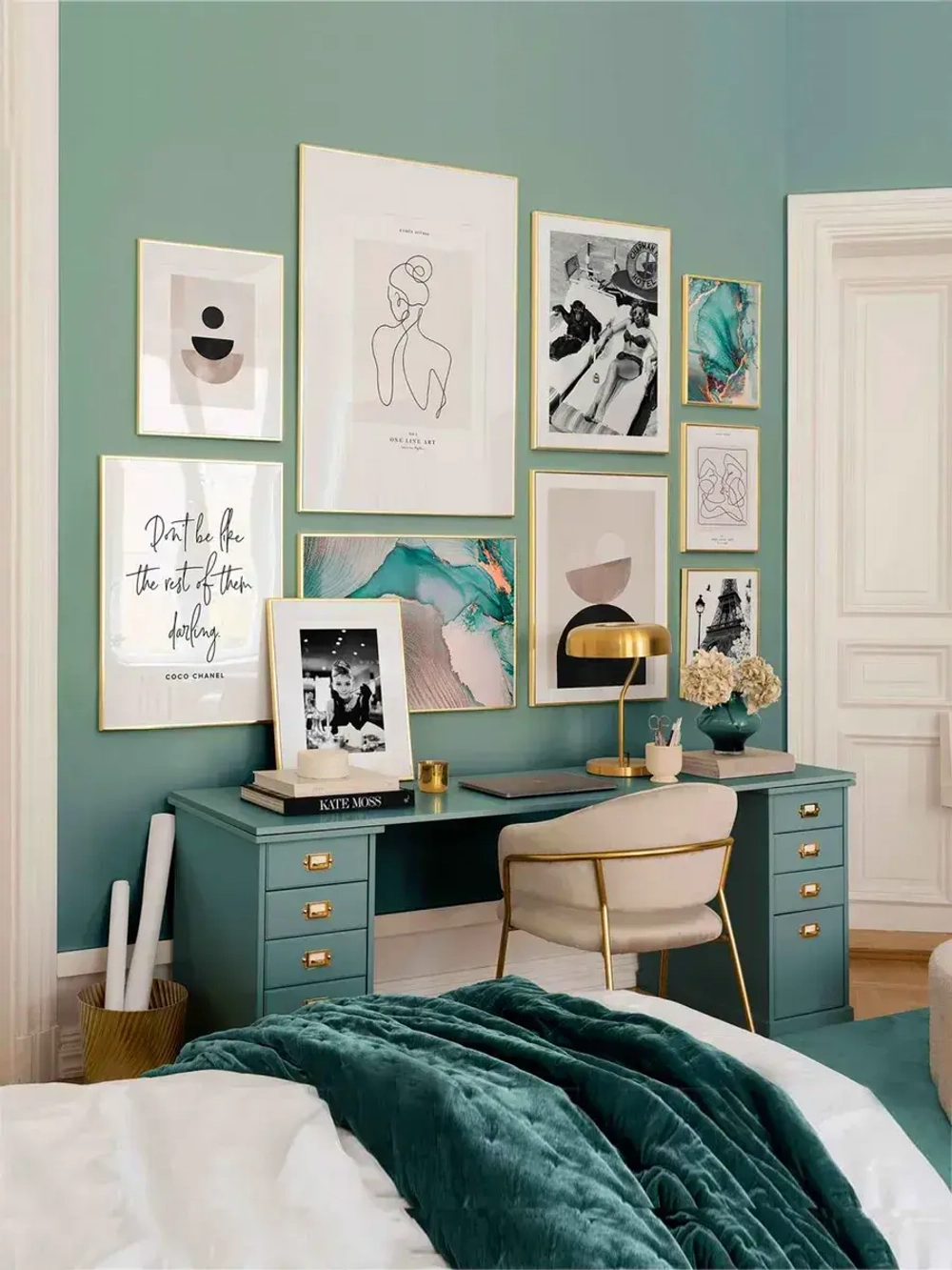 Металлическая фоторамка 33х48 см