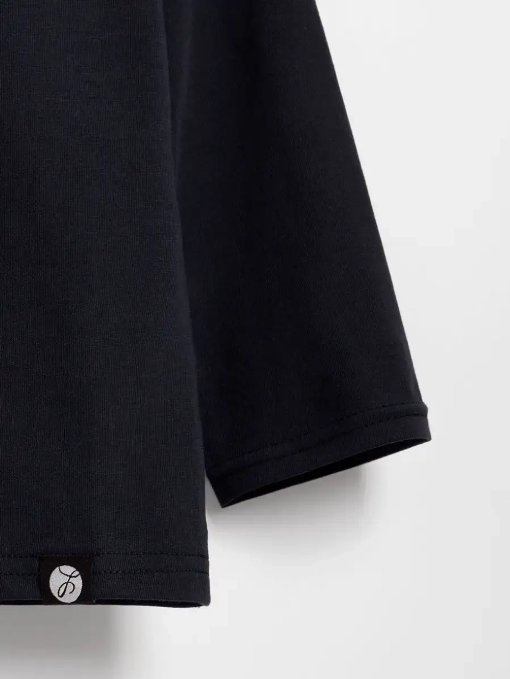 Черный лонгслив оверсайз для мальчика