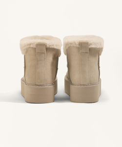 OYSHO Замшевые угги на платформе, песочный