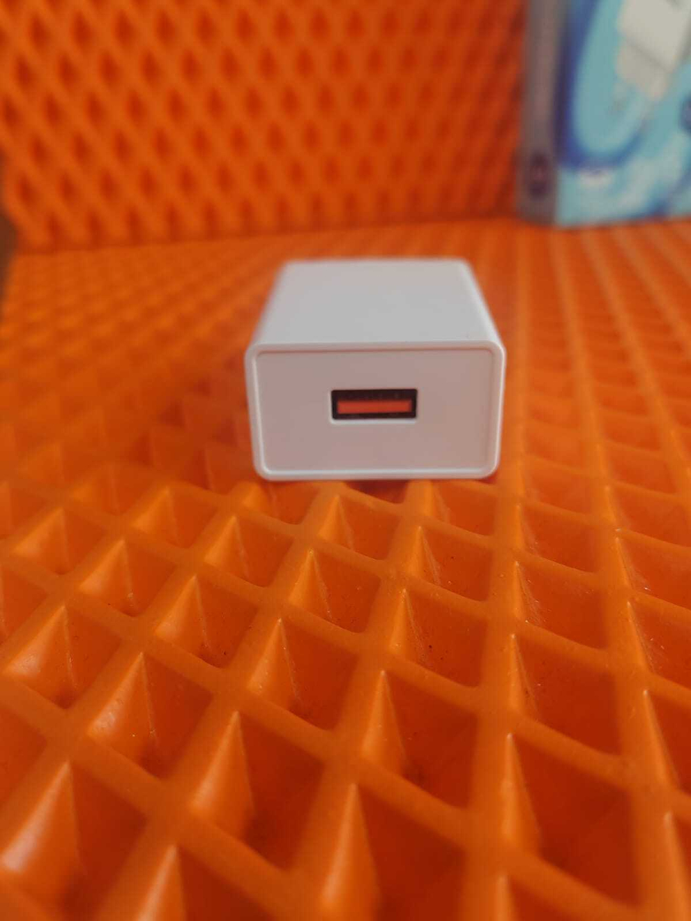 Зарядное устройство FUMIKO CH12 1USB 2.4А белое