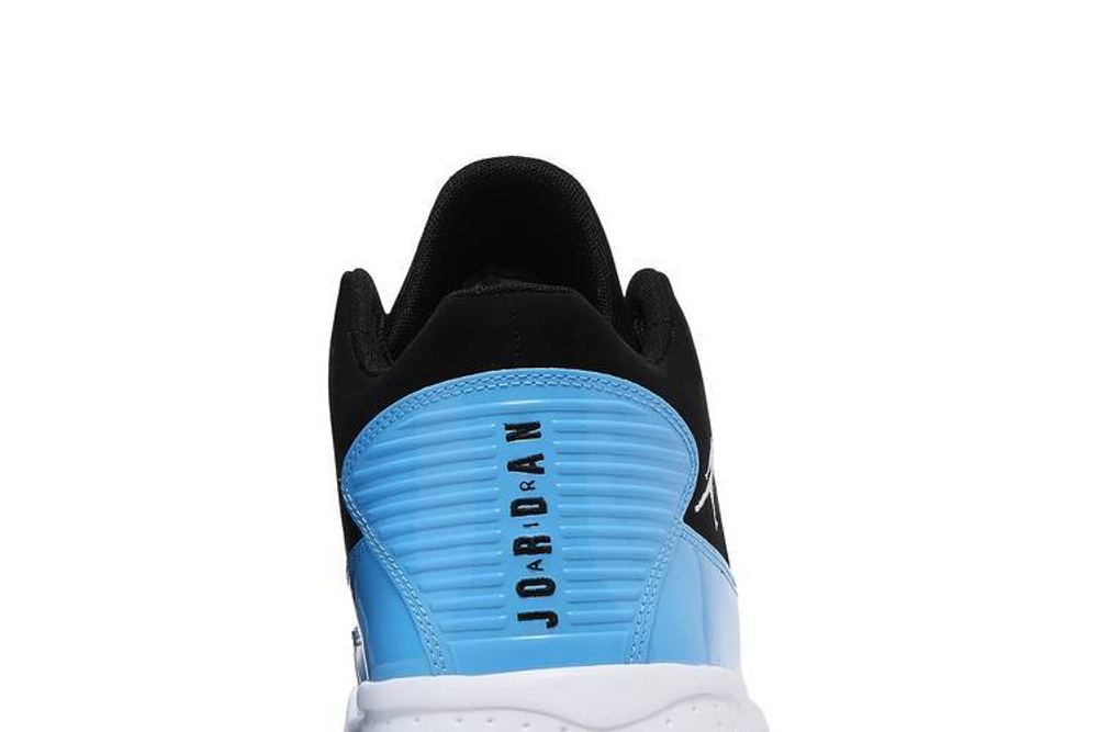 Кроссовки Jordan Max Aura 2