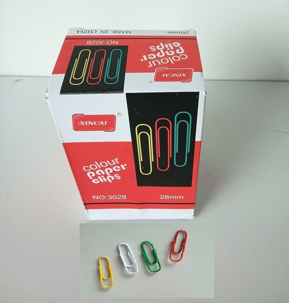 Скрепки цветные 28 мм 100шт в картонной коробке