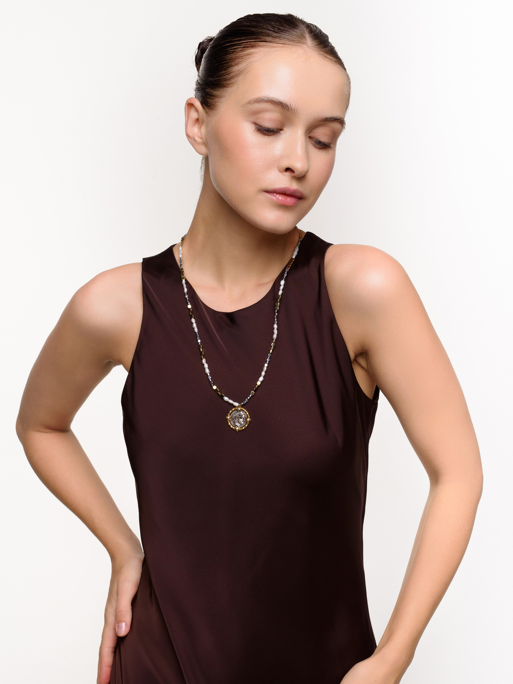 Сотуар "Pearl hematite coin horse bicolor"