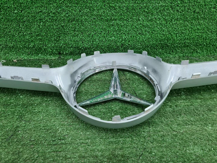 Накладка решетки радиатора Mercedes E C238 (16-21)