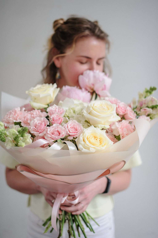 Доставка букетов и цветов в Москве - заказать букеты в студии флористики идекора Зелёная Симфония