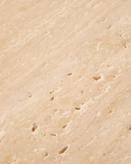 Журнальный столик Pirita из бежевого травертина с ножками из дуба натурального цвета, 147 x 65 см