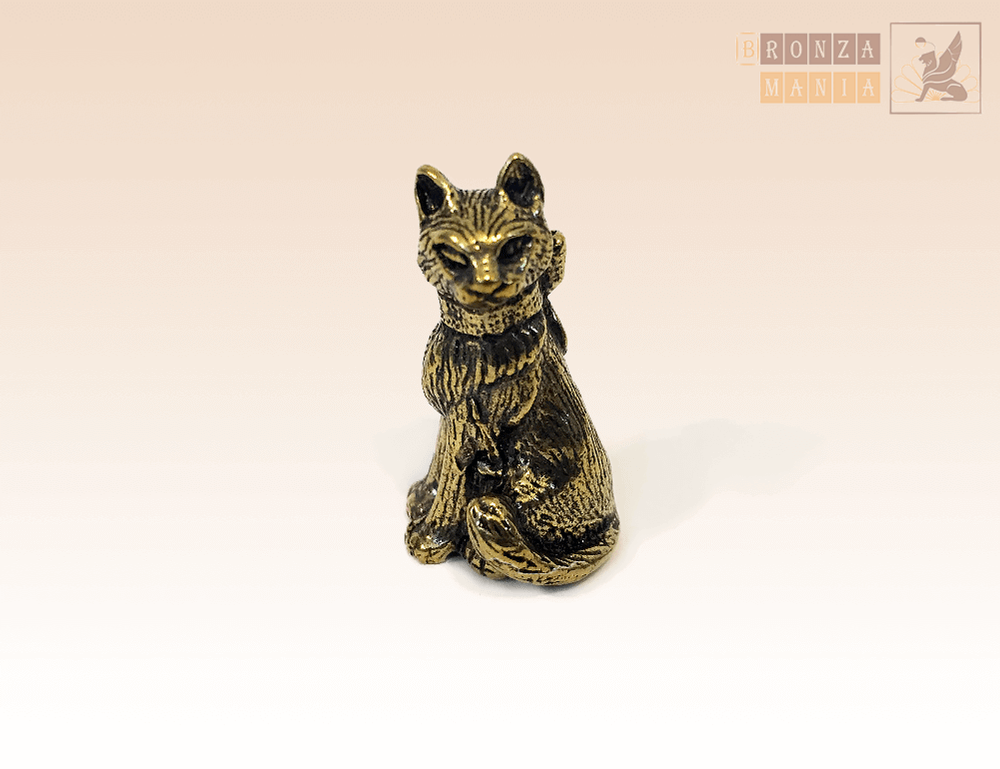 фигурка Кошка с бантом сидит