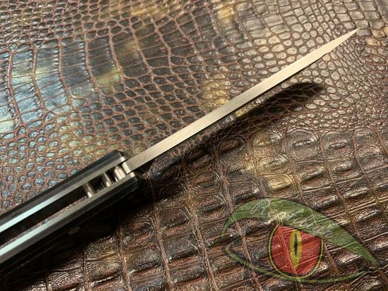 Складной нож Reptilian Пчак-06 c клинком из стали D2, рукоять карбон