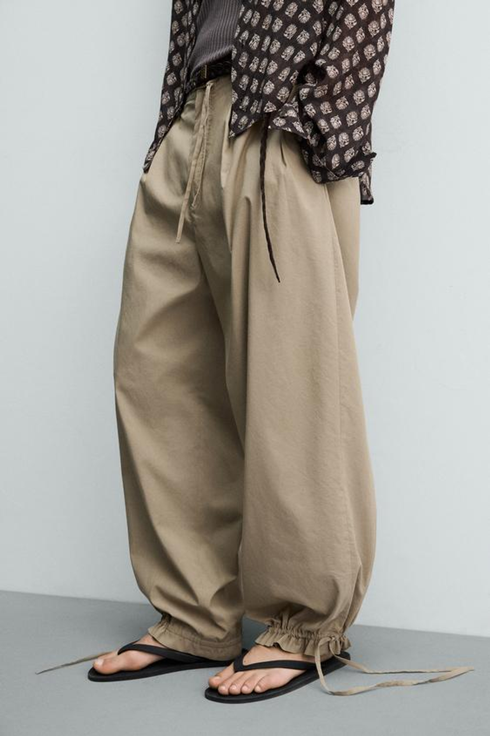 ZARA БРЮКИ BALLOON FIT С ЗАЩИПАМИ, РЫЖЕВАТО-КОРИЧНЕВЫЙ