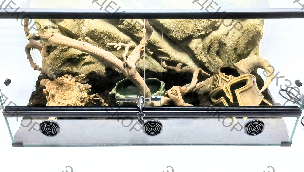 Полный комплект для содержания змеи. Террариум 80х50х50 и всё необходимое для содержания.