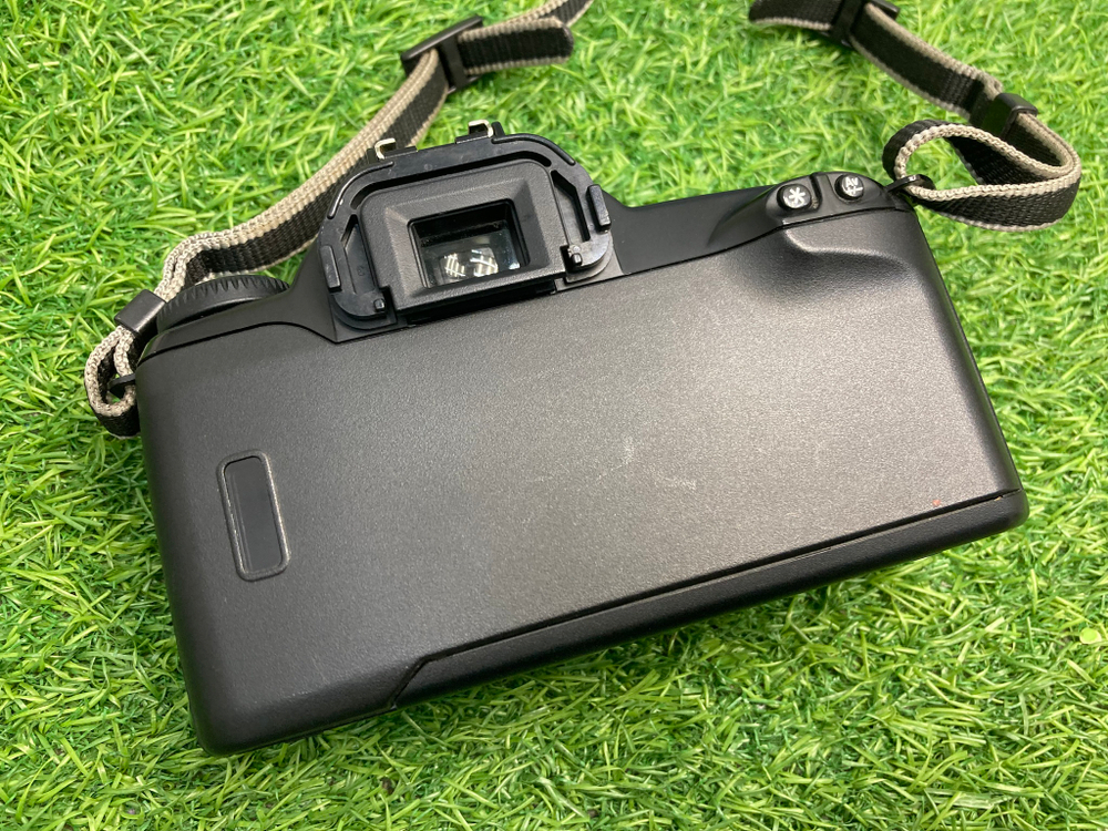 Canon EOS 3000 kit EF 28-80mm 3.5 5-5.6 II